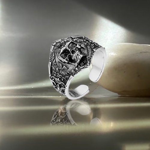 Skull silver ring